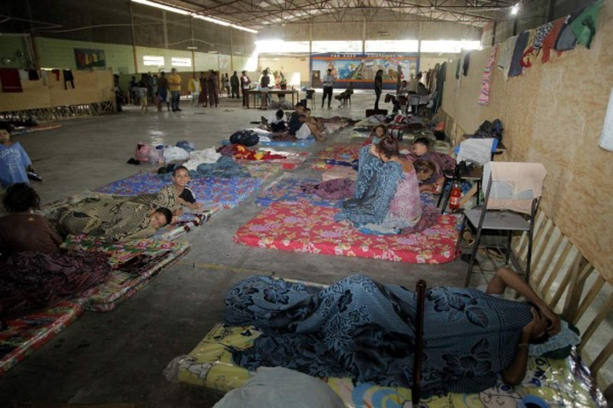 Autoridades de Copeco donaron colchones para miles de personas damnificadas, sobre todo en Atlántida.