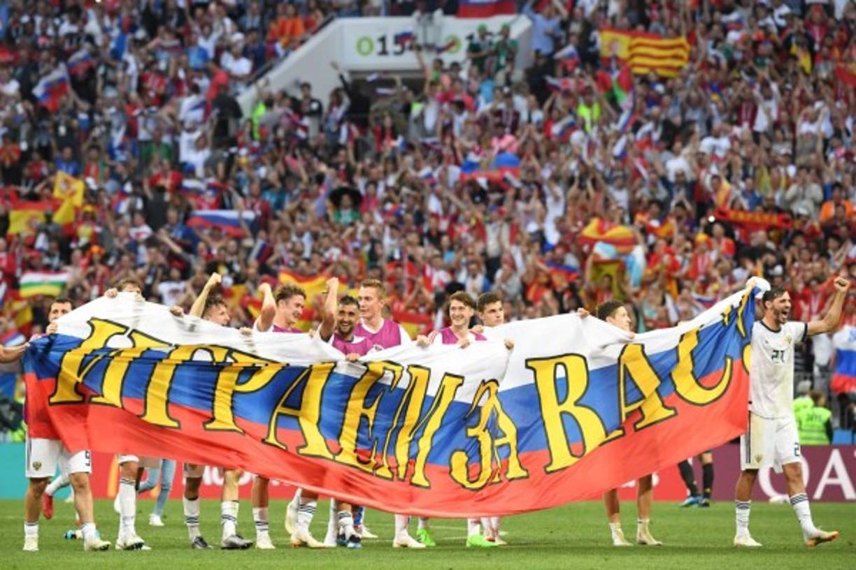 La Selección de Rusia se ha metido a los cuartos de final al vencer 4-3 a España. Los jugadores rusos festejaron por todo lo alto la clasificación.