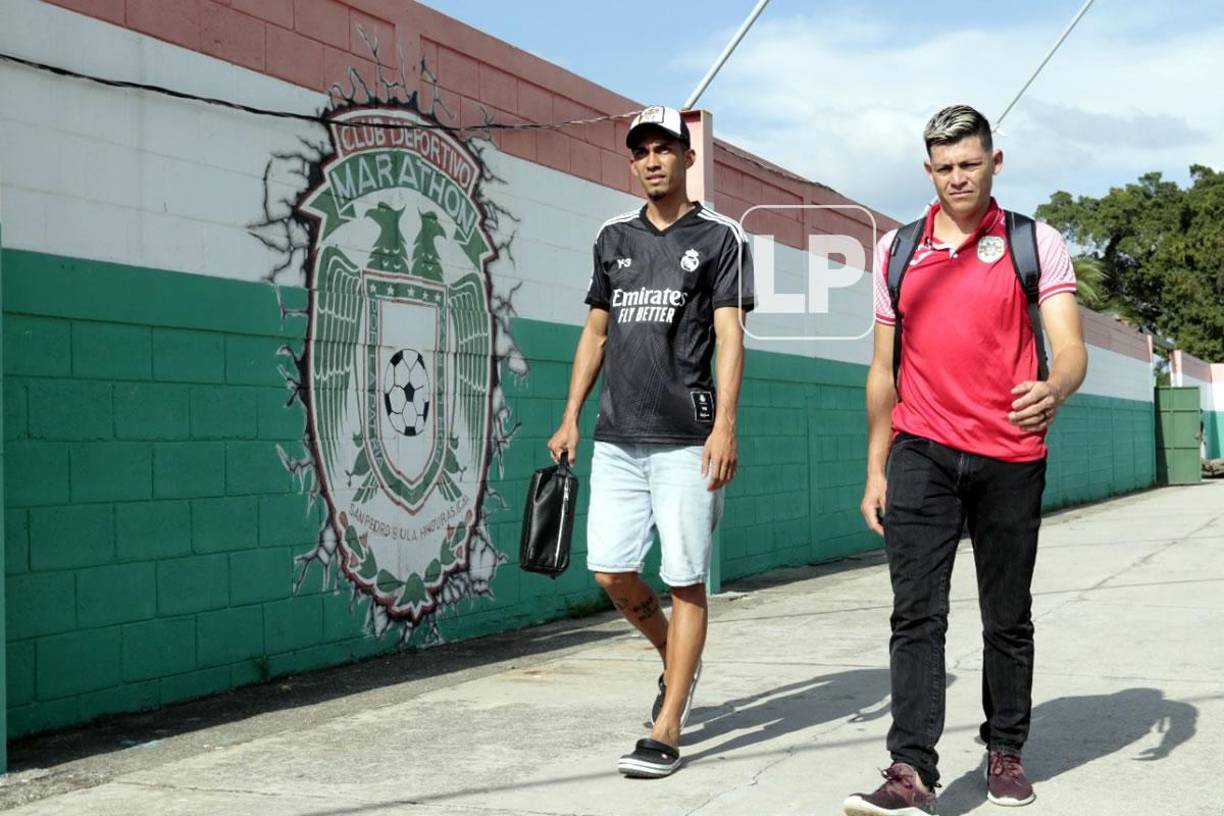 ‘Paco‘ Martínez llegó a la sede del Marathón vestido con una camiseta del equipo.
