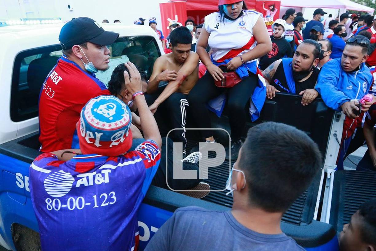 Estos aficionados del Olimpia fueron detenidos por la Policía Nacional.