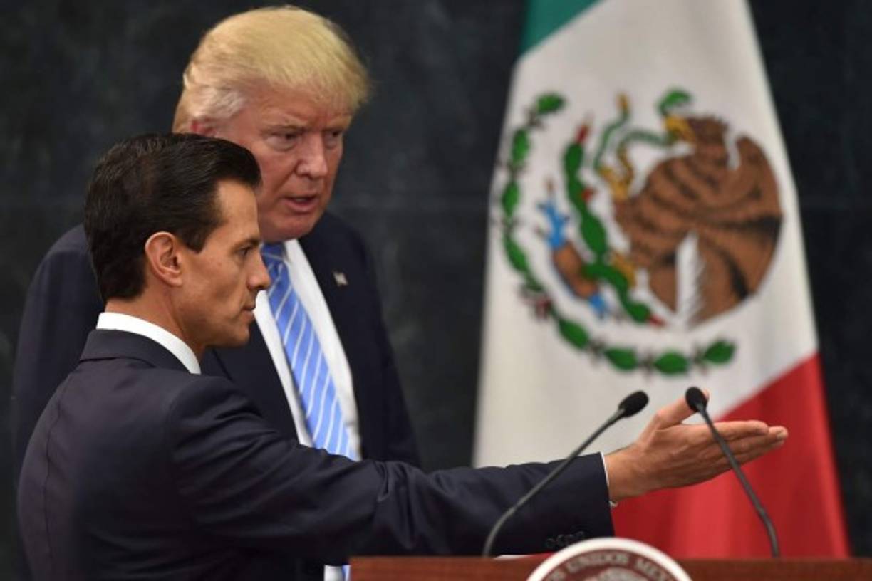 Peña, que goza de los niveles de popularidad más bajos en la presidencia, protagonizó un debate con el magnate en la red social Twitter, donde afirmó que México no pagará por el muro. Trump le replicó que 'si lo pagarán, aún no lo saben, pero ellos lo pagarán'.