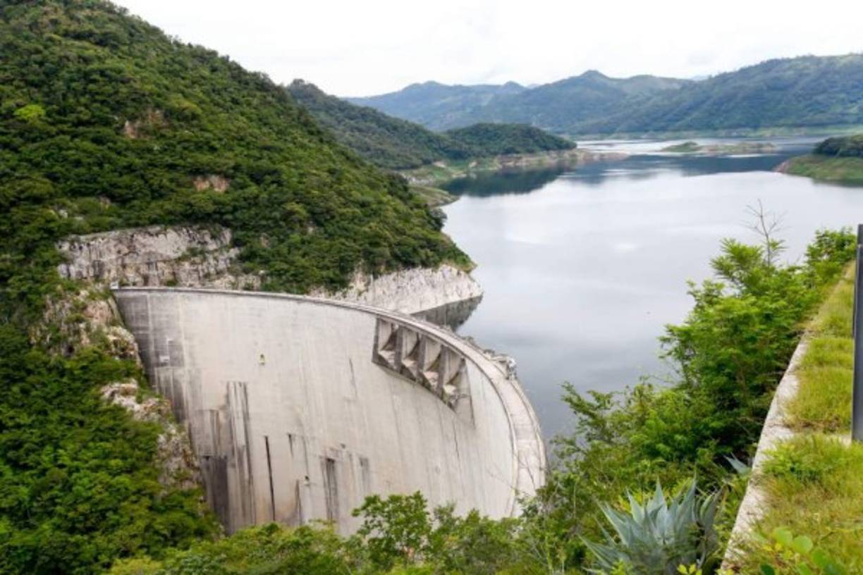La última vez que se abrieron las compuertas de El Cajón fue en 2010.