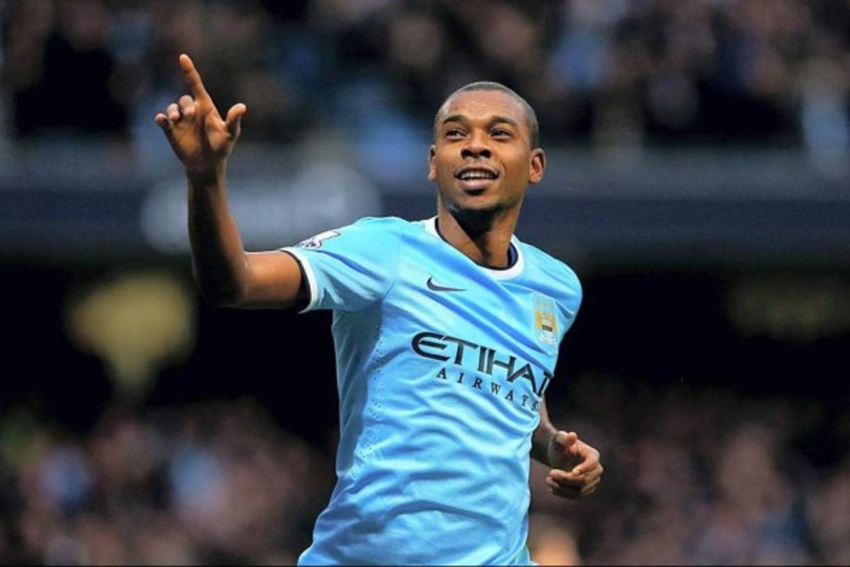 Fernandinho: El mediocampista no entraría en los planes de Pep Guardiola y al parecer el estratega lo quiere fuera del Manchester City.