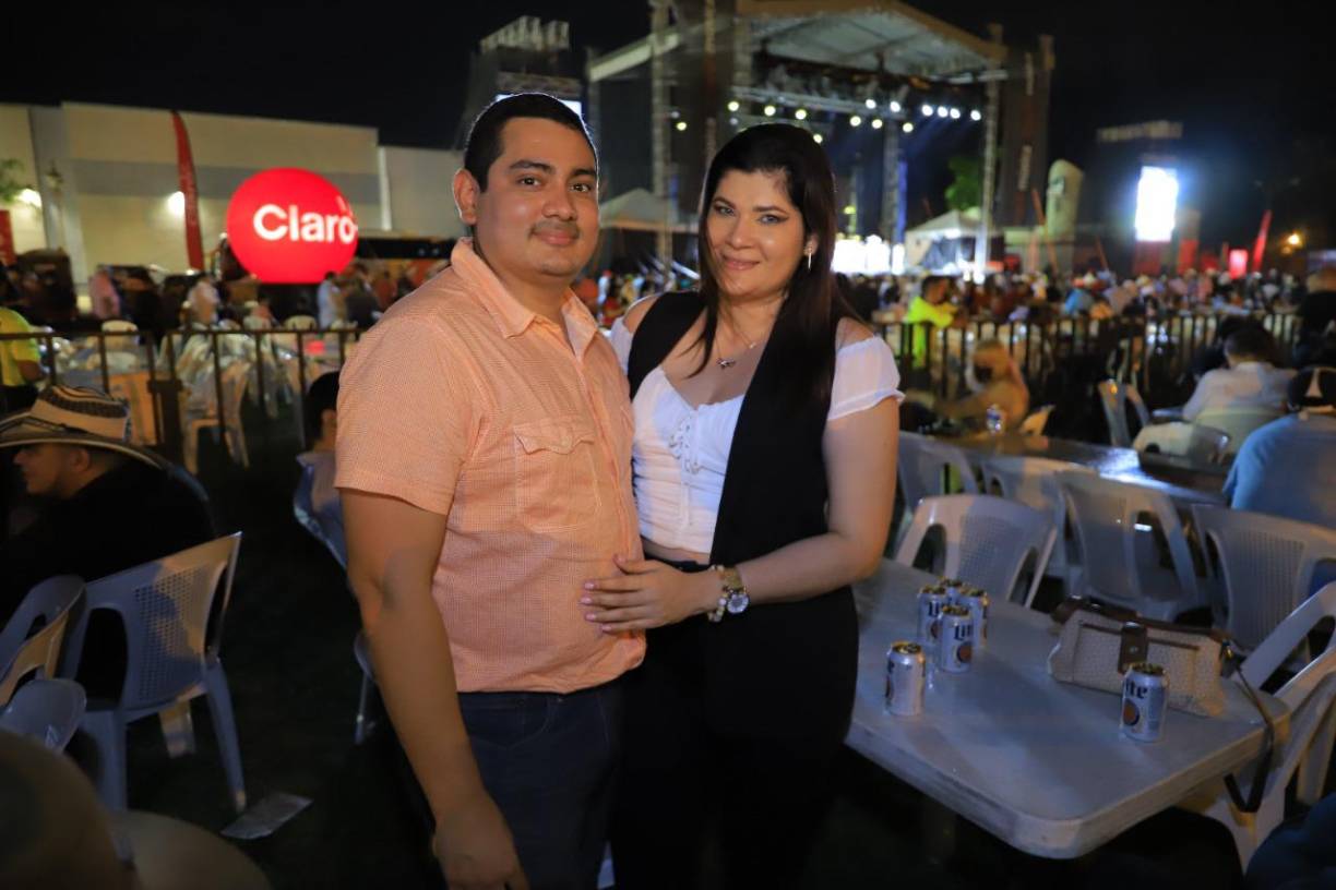 Allan García y Lucy Mendoza. 