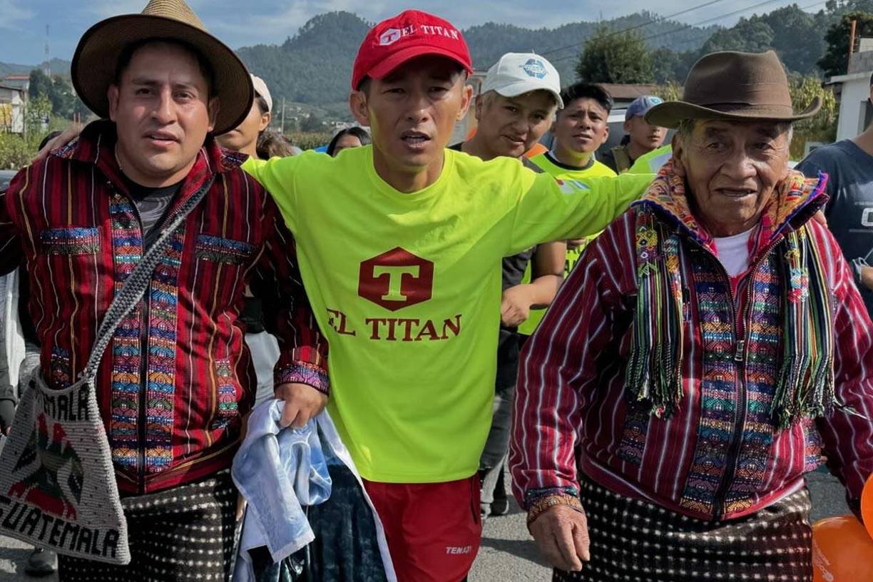 Guatemala recibió con entusiasmo al influencer Shin Fujiyama, quien ha emprendido una carrera solidaria desde México hasta Honduras para recaudar fondos destinados a la construcción de escuelas en el país centroamericano. 
