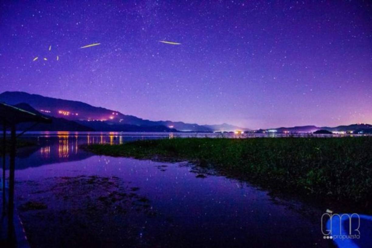 Belleza nocturna en el Lago de Yojoa, místico y encantador... Foto de Guni Matamoros.