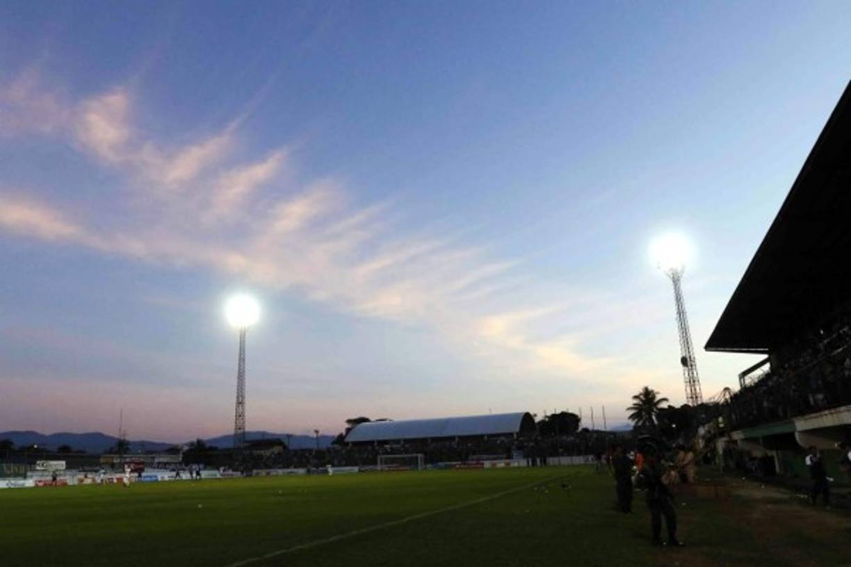 Imagen del estadio Excélsior, en el segundo tiempo del partido Platense-Motagua.