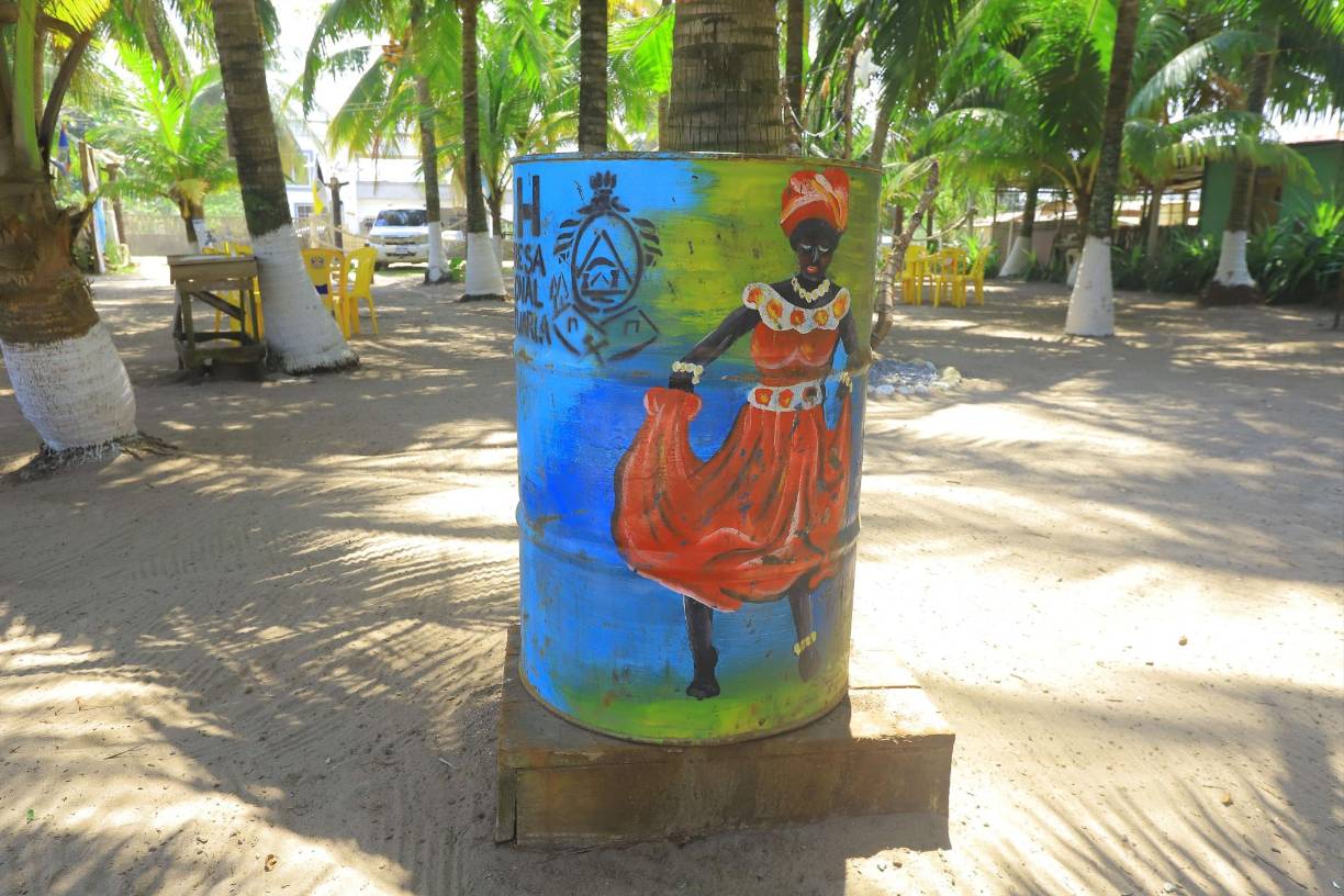 El municipio de Puerto Cortés cuenta con dos comunidades garífunas que son Bajamar y Travesía, en donde sus pobladores ofrecen deliciosa gastronomía.