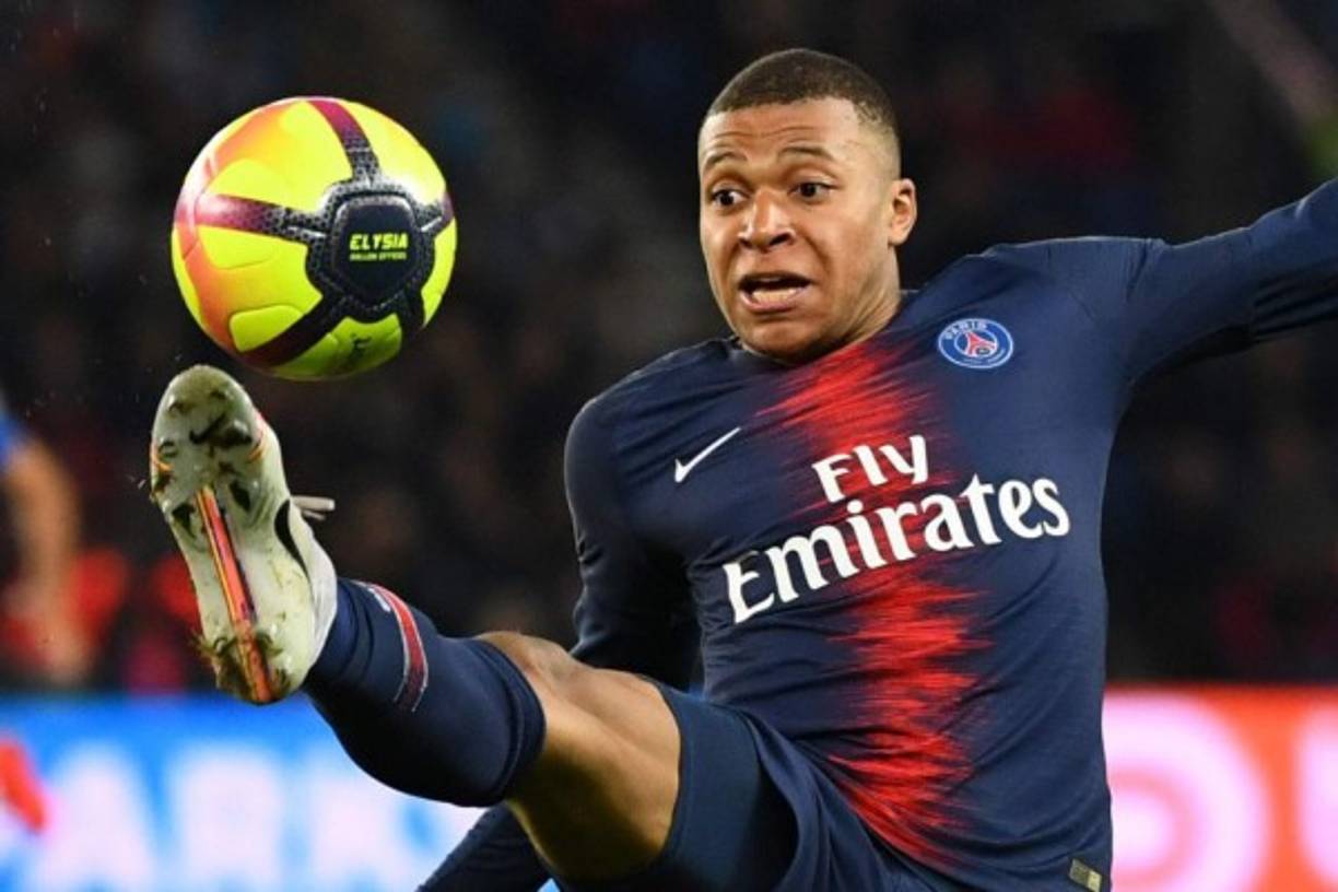 Mbappé le ha hecho saber al PSG que esta temporada buscará ganar la ansiada Champions League, pero les ha pedido que busquen buenos refuerzos para intentar ganar la ansiada Copa.