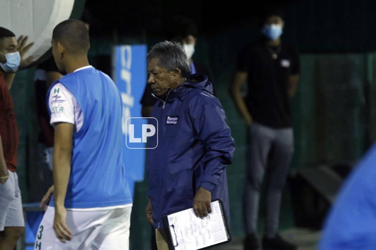 ‘Primitivo‘ Maradiaga se fue cabizbajo del estadio tras perder contra el Olimpia.