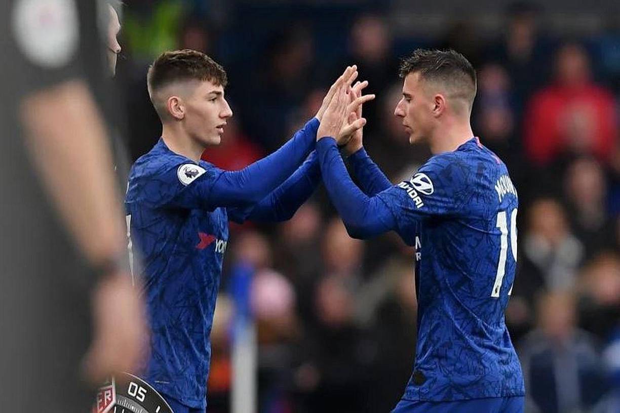 Otro de sus compañeros, Billy Gilmour, quien ahora juega en el Brighton cedido por el Chelsea, también sufrió un intenso acoso por la ex de Mount. El volante afirmó que tuvo “un gran impacto en su vida”, ya que “no podía dormir y tuve que tomar pastillas para el sueño”.