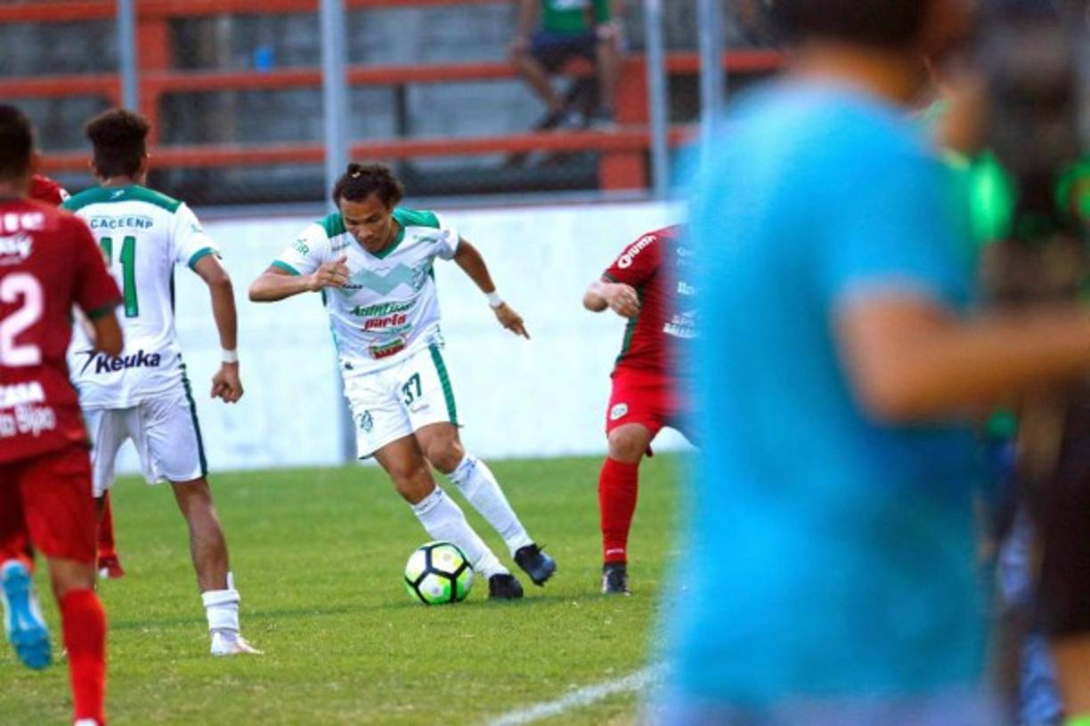 'Rambo' de León mostró una vez más su clase con el balón en los pies.