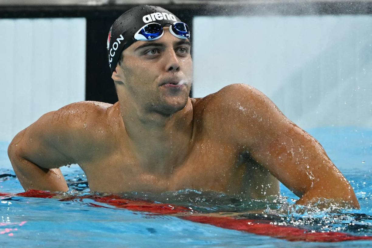 Ceccon, plusmarquista de la prueba desde 2022, logró su primer título olímpico con un tiempo de 52.00 segundos, por delante del chino Jiayu Xu (52.32) y del veterano estadounidense Ryan Murphy (52.39), mientras González de Oliveira hizo una marca de 52.73.