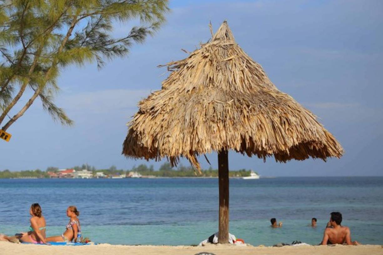 La isla de Utila es muy visitada por extranjeros y locales que buscan vivir la mejor experiencia natural de su vida. Foto Yoseph Amaya