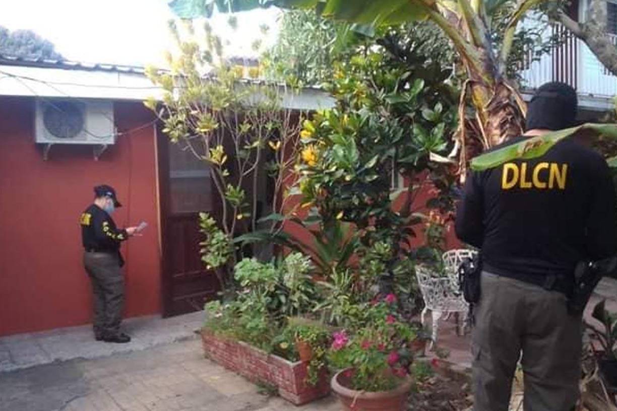 Presuntamente para sostener la fachada y lo mismo ocurrió en la plaza comercial, donde el rótulo decía: “Biolab” y se ofrecían servicios como exámenes de de sangre, orina, entre otros.