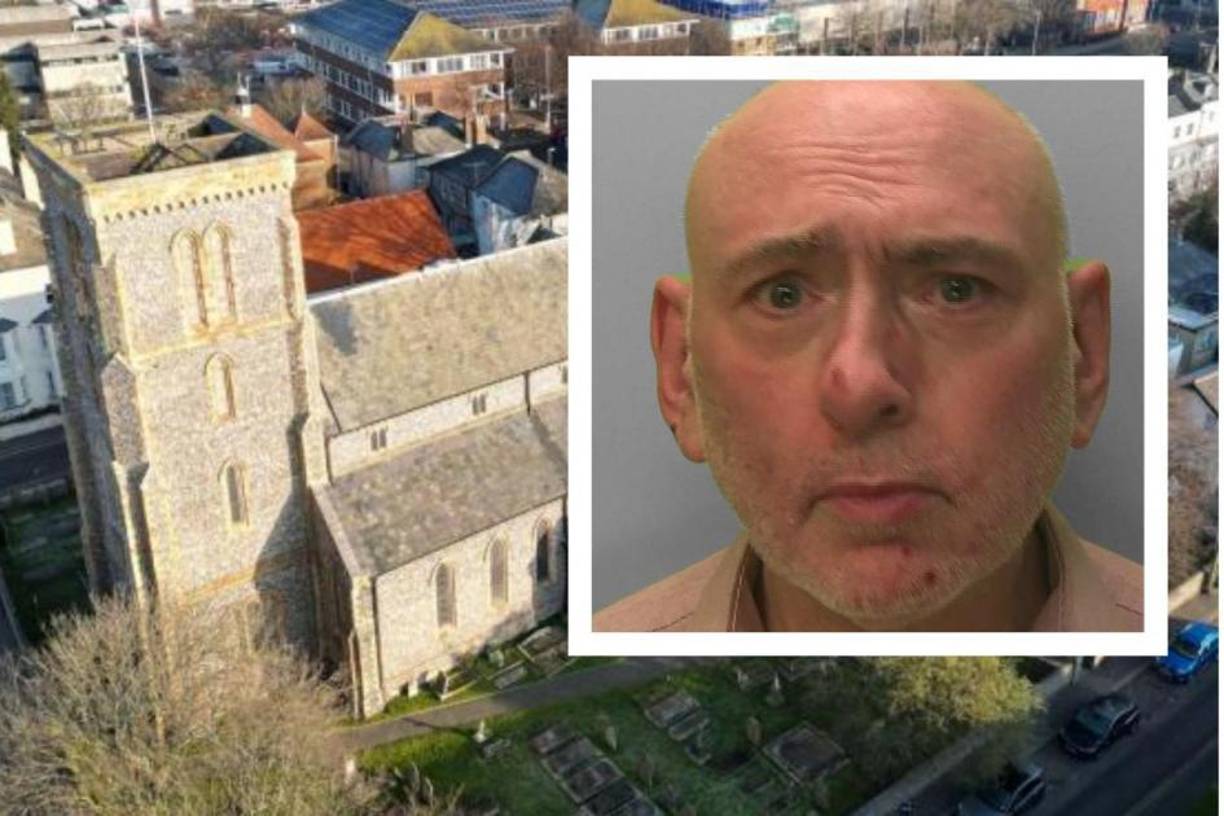 El sacerdote, quien ofrecía misas en el pueblo de Worthing en West Sussex, uno de los 47 condados de Inglaterra, aseguró que no tenía límites y se presentaba con otros pedófilos en línea como un “sádico de principio a fin”.