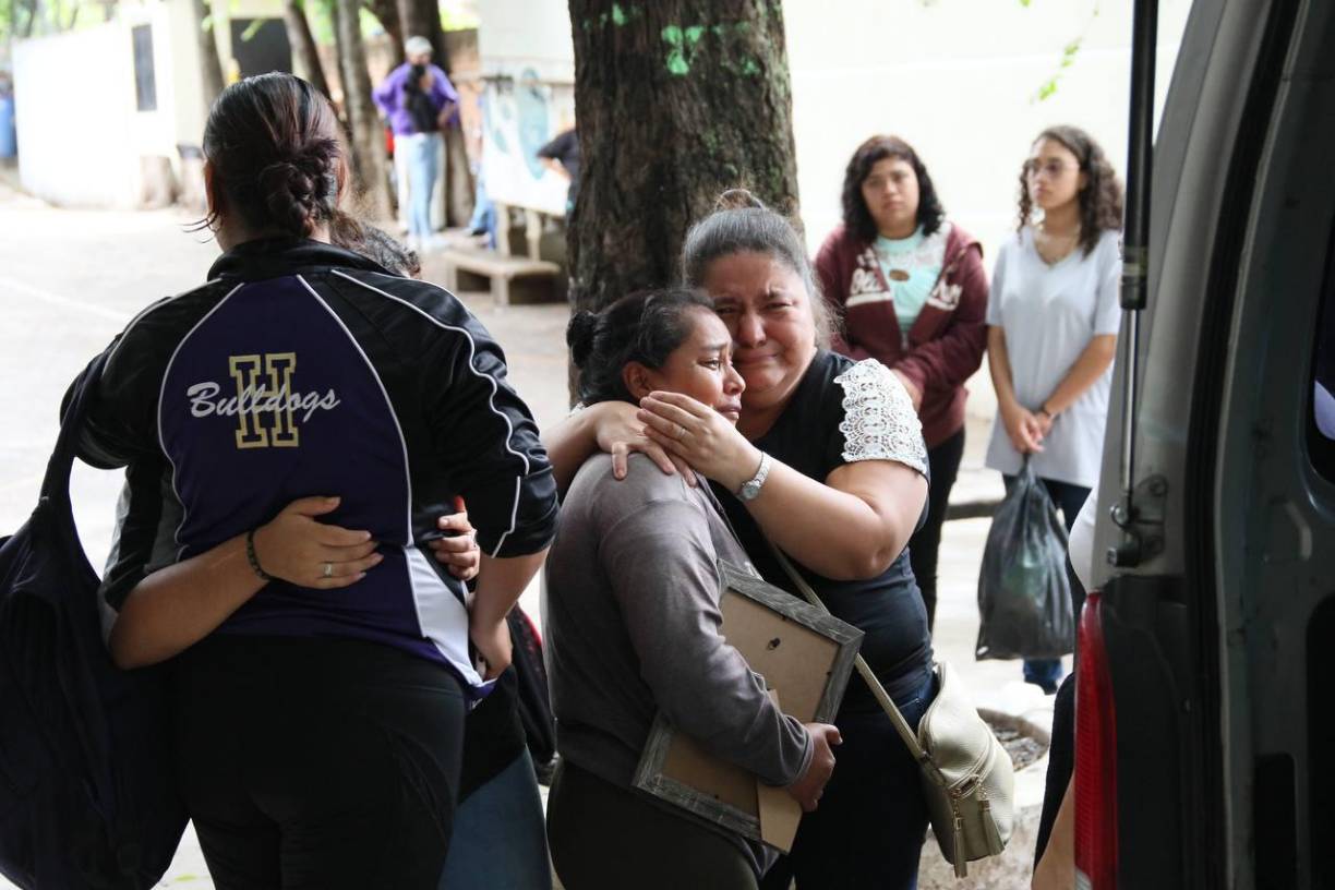 Desconsolada, <b>Margarita Yolizeth Nieto Palma</b>, madre del menor, exigía respuestas de las autoridades y que se indague el caso de manera profunda para que los responsables de matar a su hijo paguen con cárcel.