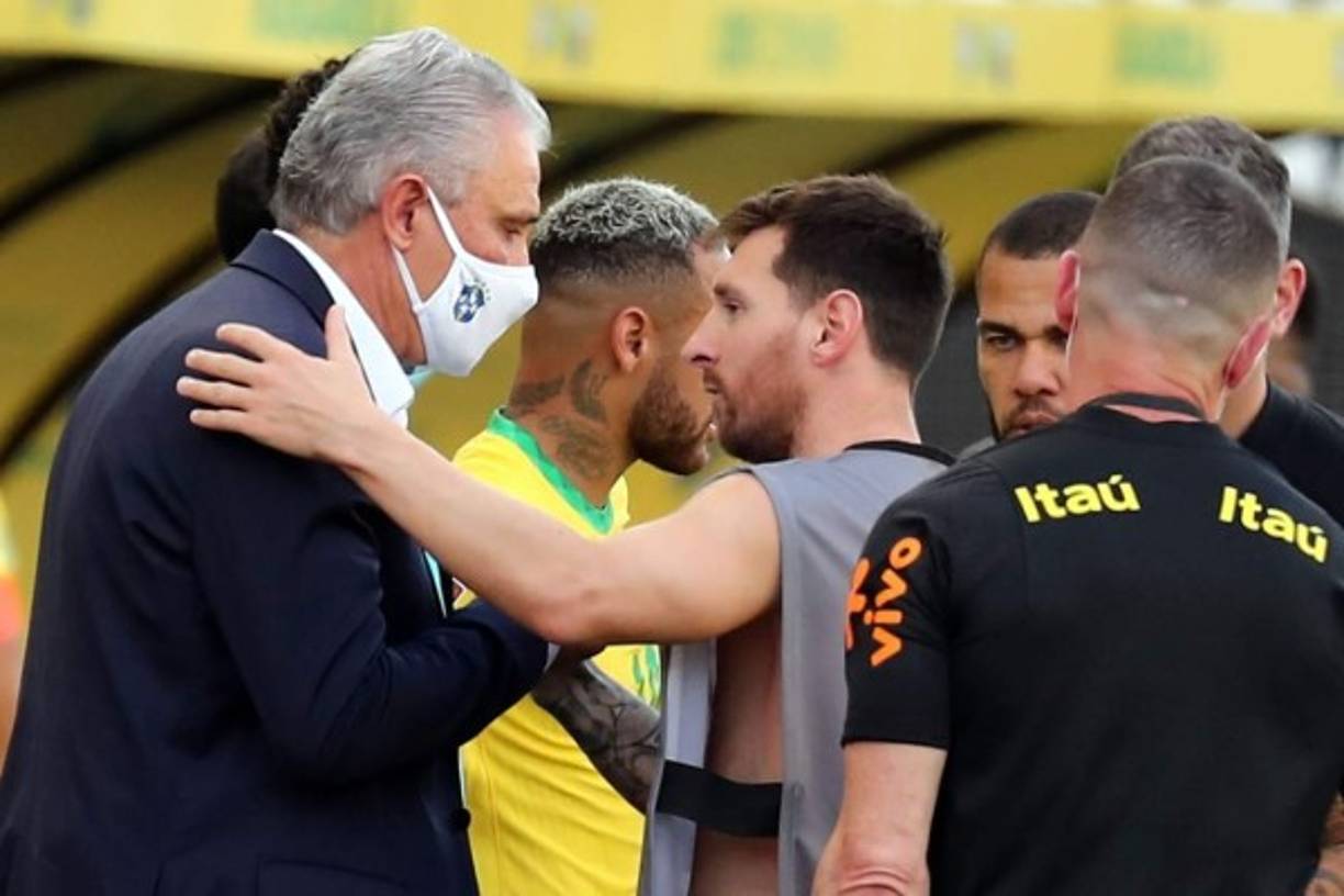 Messi charlando con 'Tité', seleccionador de Brasil.