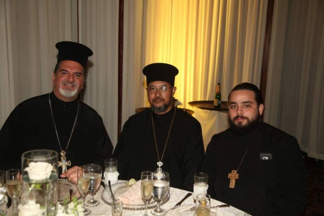 El reverendo Jorge Faraj, el padre German Casto y Óscar Villacorta.