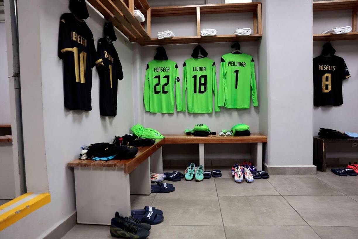 Así es el modesto vestuario que le dieron a la Selección de Honduras en el estadio Nemesio Diez de Toluca.