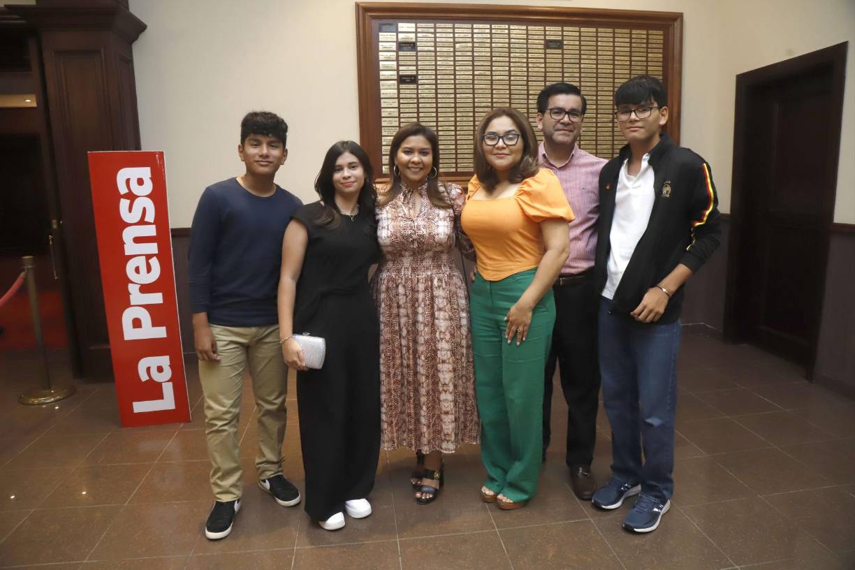 Ballet ruso cautiva a sampedranos con “El lago de los cisnes”