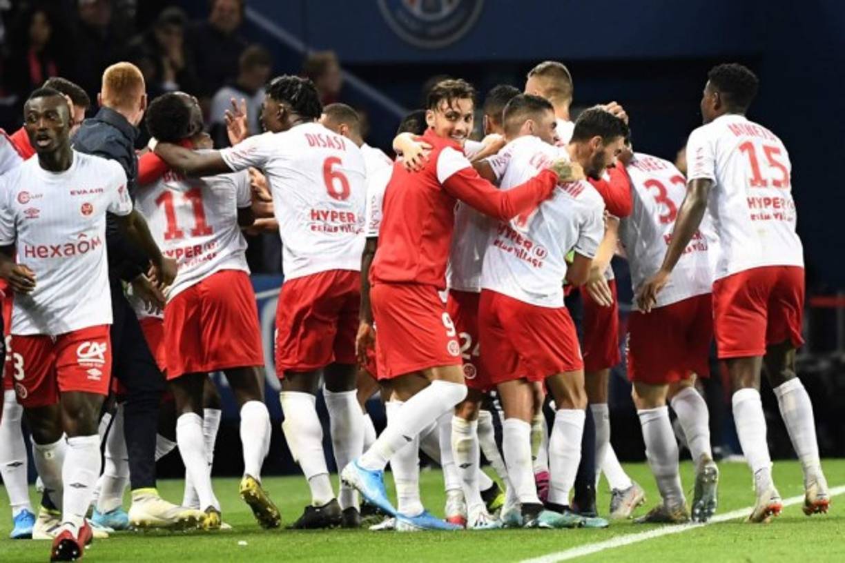 Hassane Kamara (29) y Boulaye Dia (90+4) anotaron los goles del histórico Reims, equipo que perdió dos finales de la Copa de Europa frente al Real Madrid.