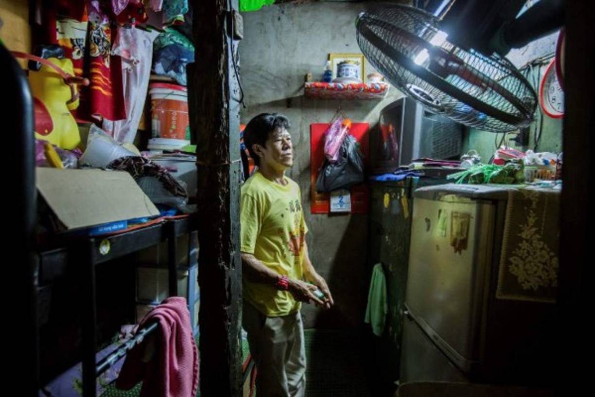 Pham Quoc Cong vive con seis miembros de su familia en una habitación de 2m2 en Ciudad Ho Chi Minh, la antigua Saigón. Es el sacrificio que tiene que hacer para permanecer en el centro de una de las ciudades asiáticas donde los precios de la vivienda se disparan.