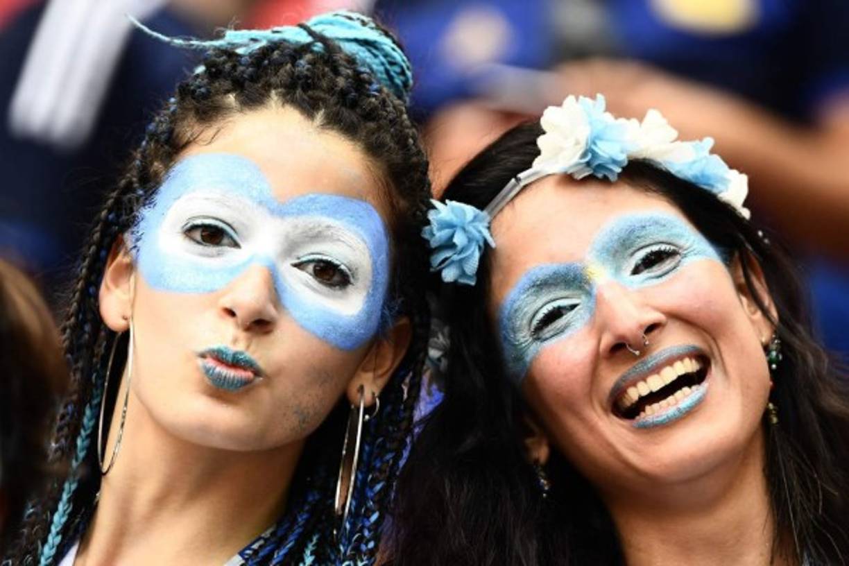 Las bellezas argentinas apoyando a su selección ante Francia.