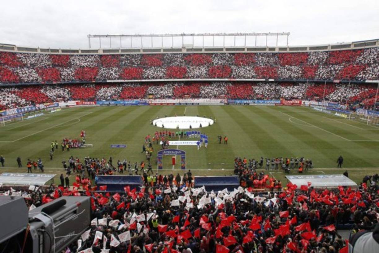Atletico Madrid's Spanish forward Alvaro Morata (L) challenges Real Madrid's Spanish defender Sergio Ramos during the Spanish league football match between Club Atletico de Madrid and Real Madrid CF at the Wanda Metropolitano stadium in Madrid on February 9, 2019. (Photo by GABRIEL BOUYS / AFP)