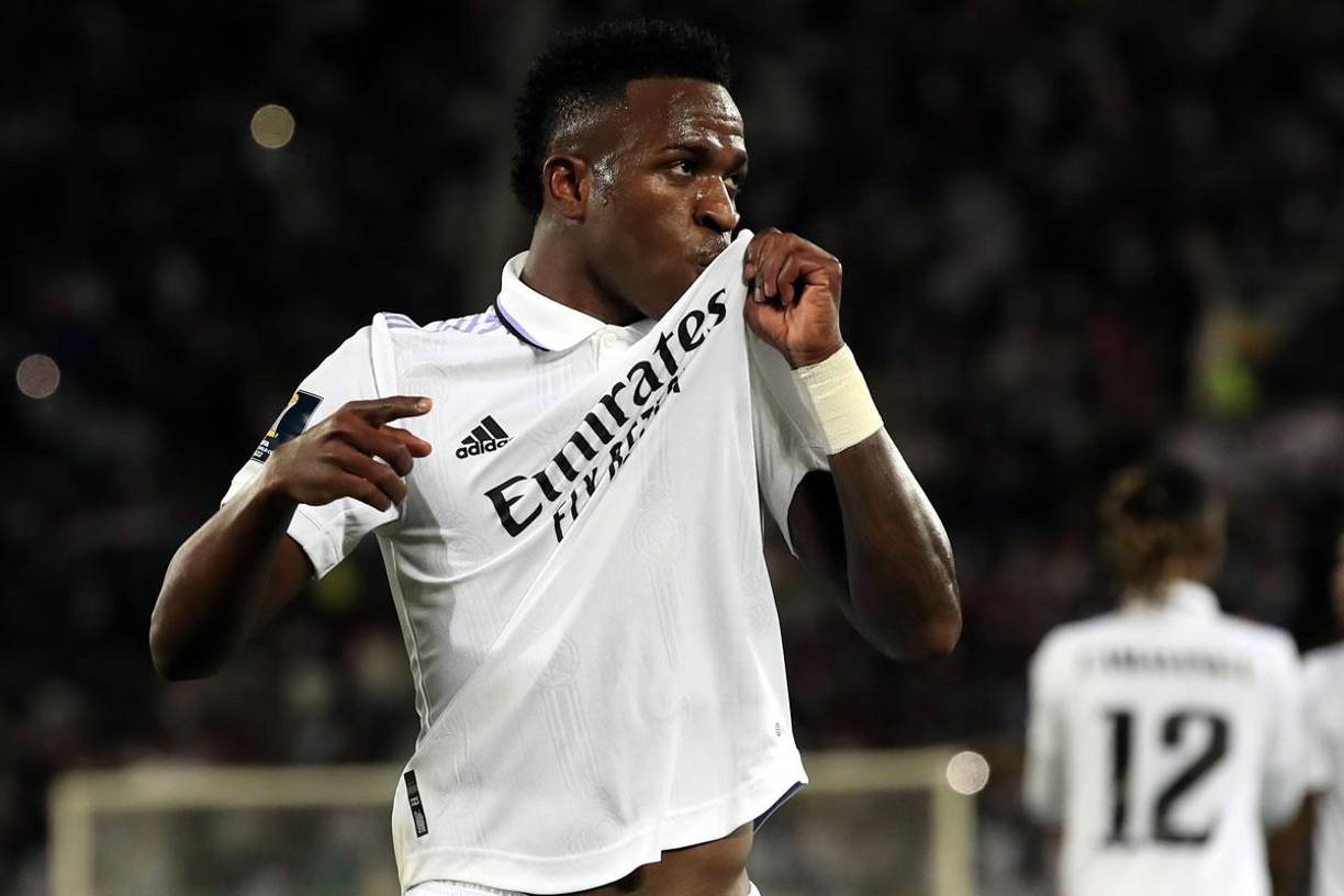 El joven brasileño besó el escudo del Real Madrid en su celebración.