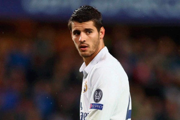 Morata: Al parecer el Milan se ha dado por vencido en lucha por el delantero español del Real Madrid. Pero el Manchester United de Mourinho estaría realizando un fichaje por el ariete.