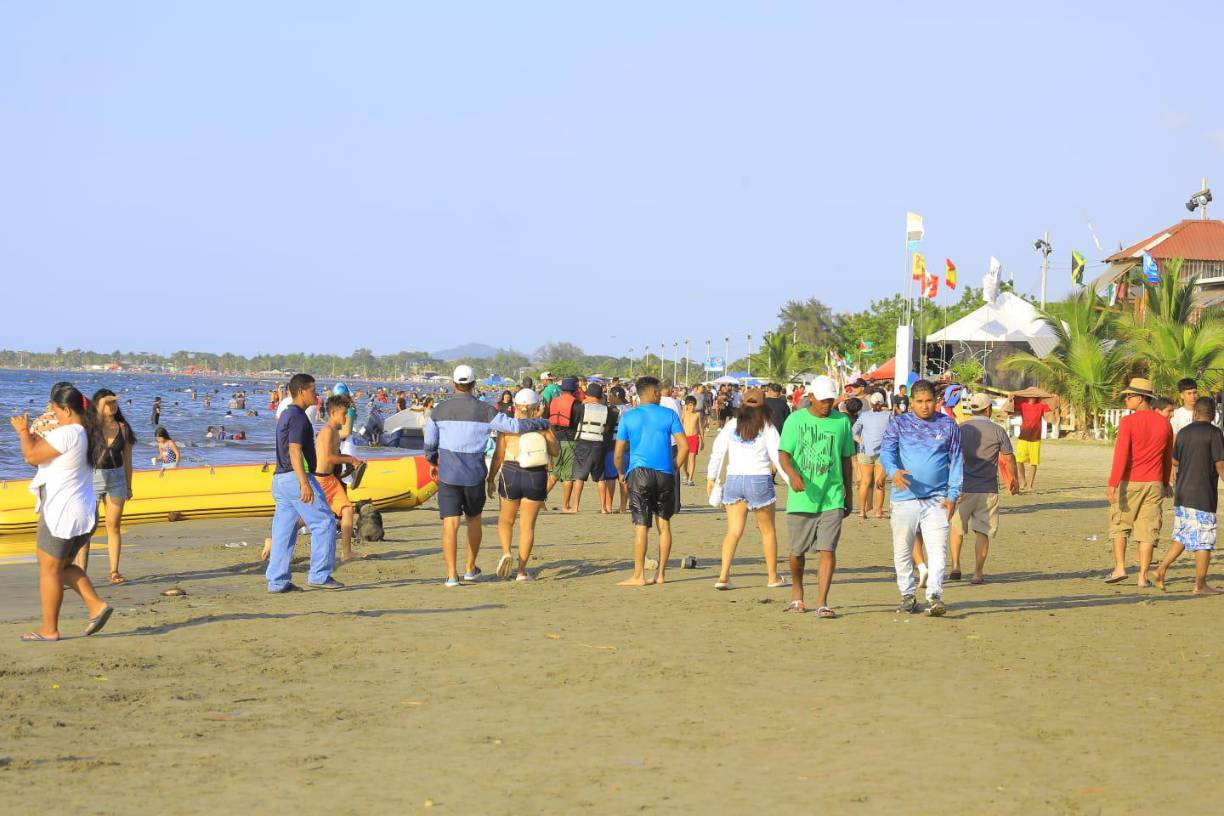 Así disfrutan los hondureños este sábado en Cieneguita, Cortés
