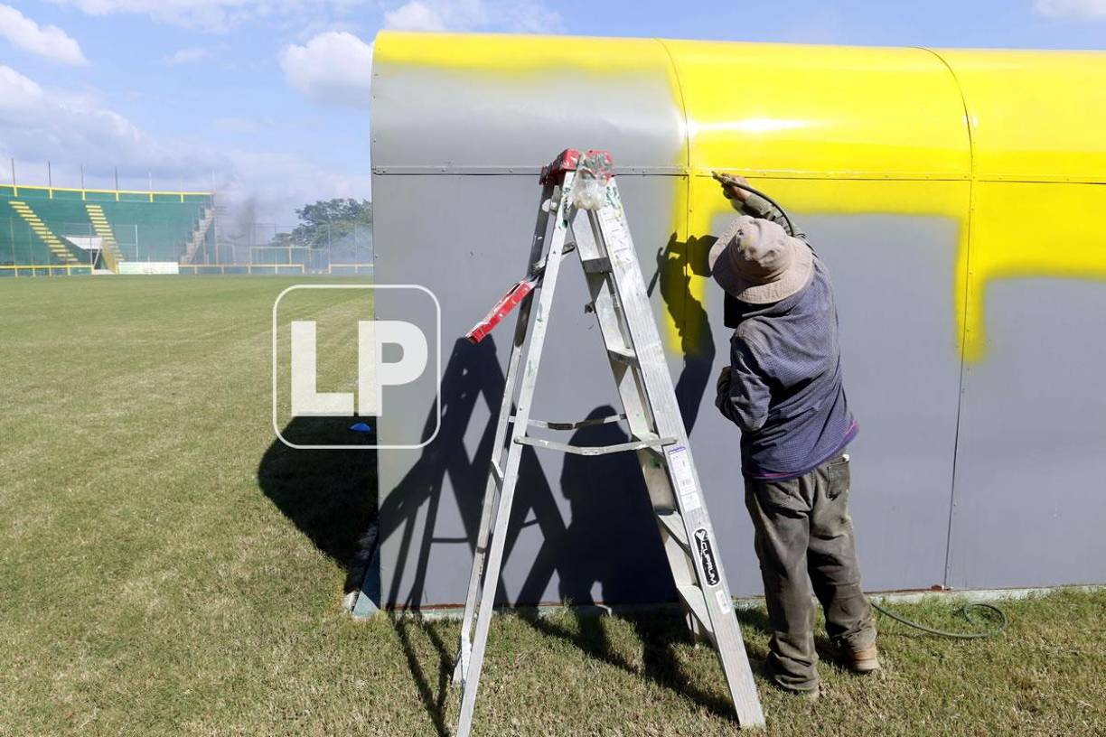 Empleados del estadio han trabajado a todo vapor para finalizar los detalles estéticos al recinto.
