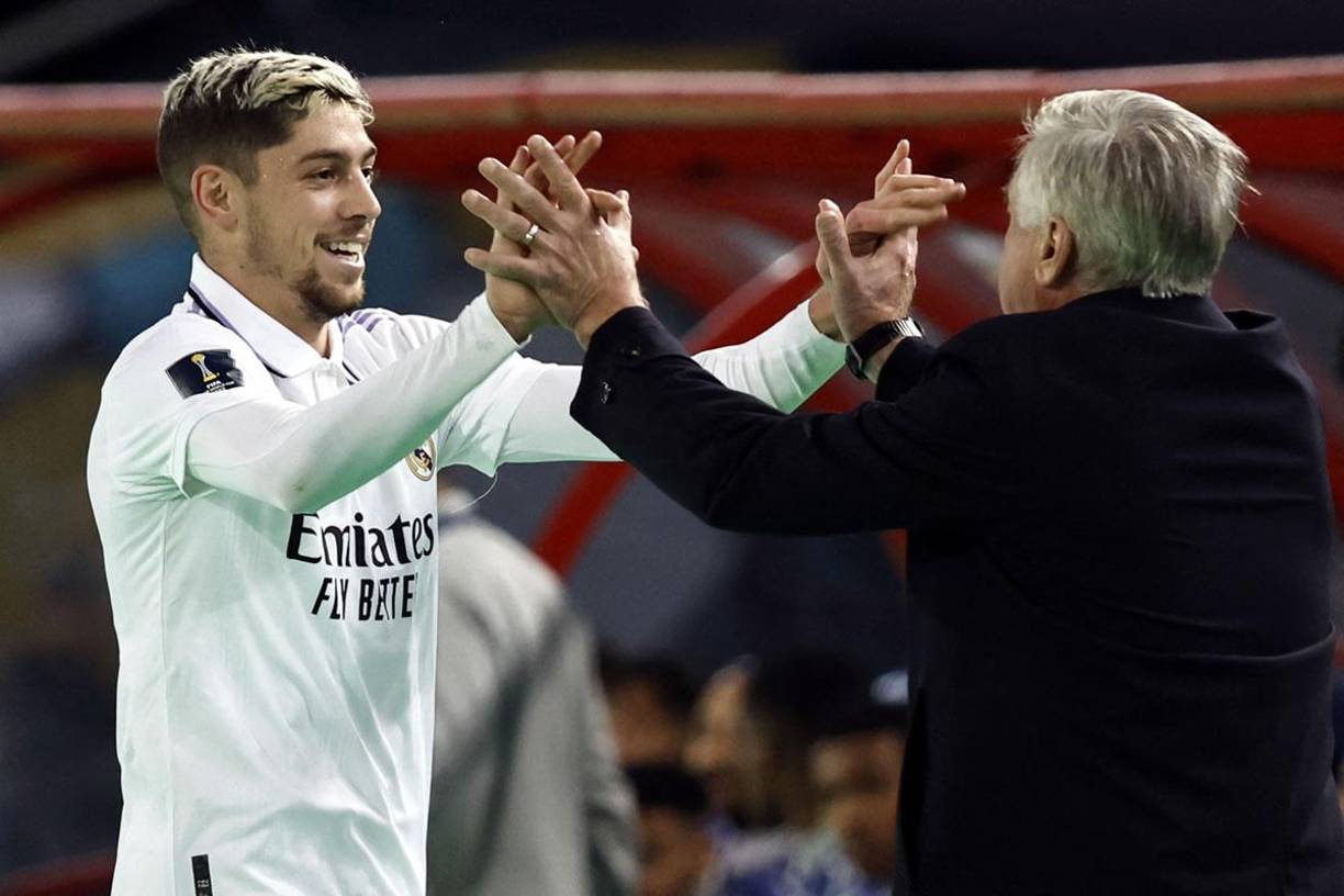 Fede Valverde se fue a celebrar con Carlo Ancelotti, quien dijo en septiembre del año pasado: “Si no metes 10 goles esta temporada, rompo mi carnet de entrenador”.