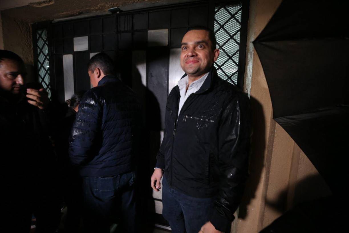 El diputado Tomás Zambrano denunció también que intentaban ingresar a la sede del Legislativo hondureño, pero no pudieron por orden de Luis Redondo.