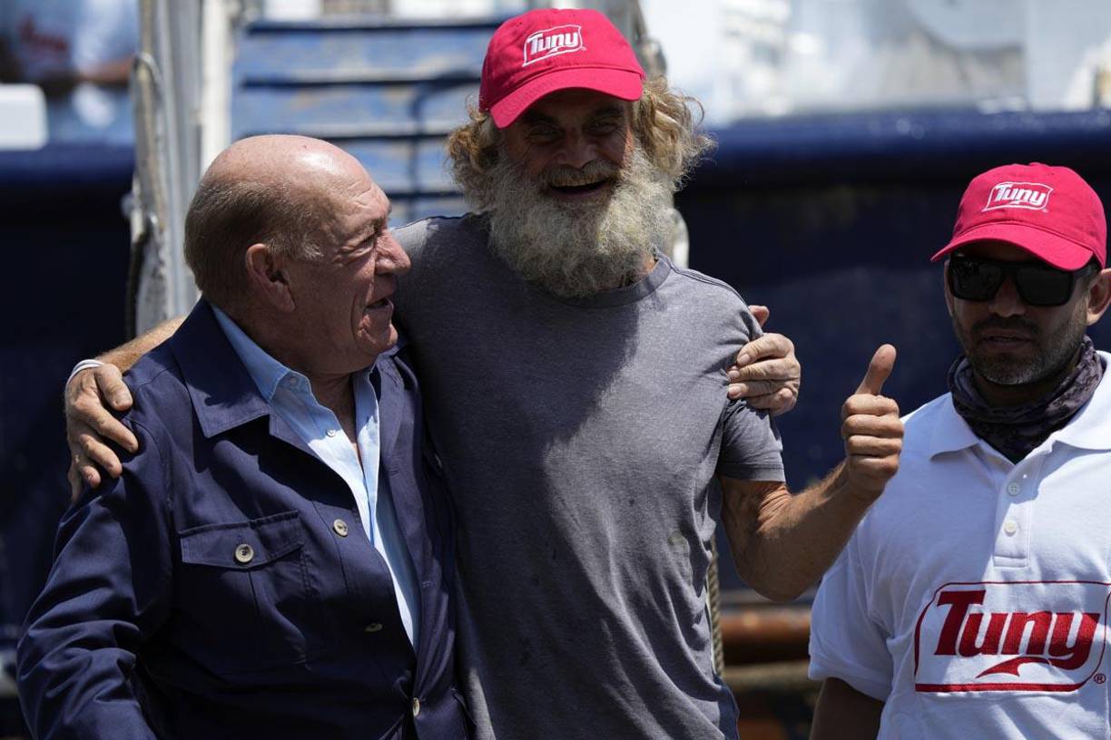  De acuerdo con información proporcionada por la empresa atunera, Tim Shaddock se encontraba “en una situación extremadamente precaria después de haber pasado tres meses sin provisiones adecuadas ni refugio”.