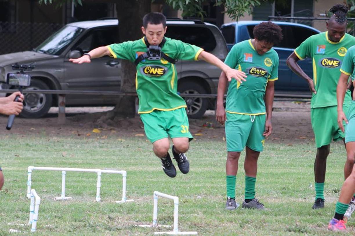 “Shin Fujiyama visitó el entrenamiento parrillero y se atrevió a entrenar a todo vapor con los muchachos”, escribió el club en sus redes sociales.