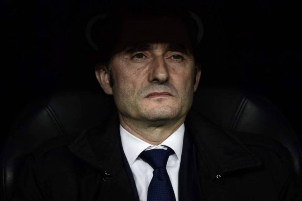 Ernesto Valverde lució concentrado previo al inicio del juego.