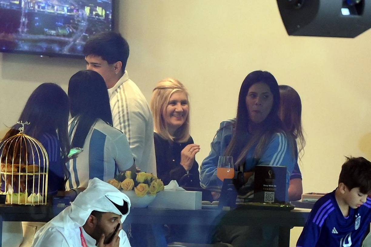 La madre de Lionel Messi, Celia María Cuccittini, en el palco del estadio Lusail.