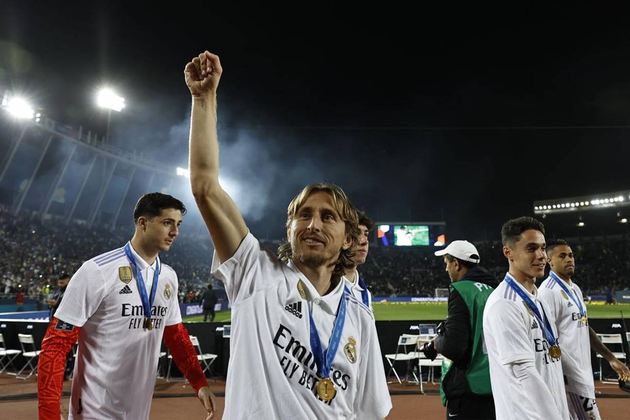 Luka Modric celebró y agradeció a los aficionados del Real Madrid por el apoyo.