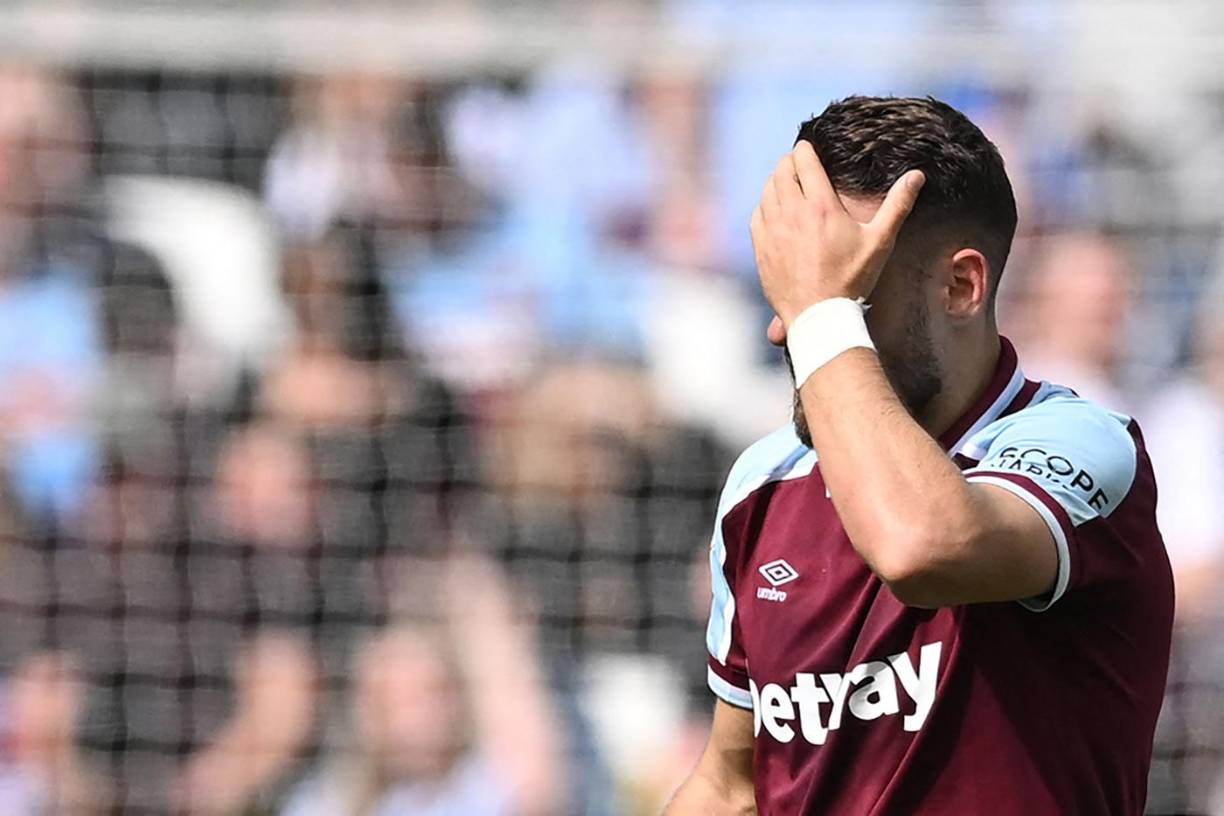 Nikola Vlasic rompió a llorar desconsoladamente sobre el terreno de juego al ver la lesión de Ashley Westwood. 