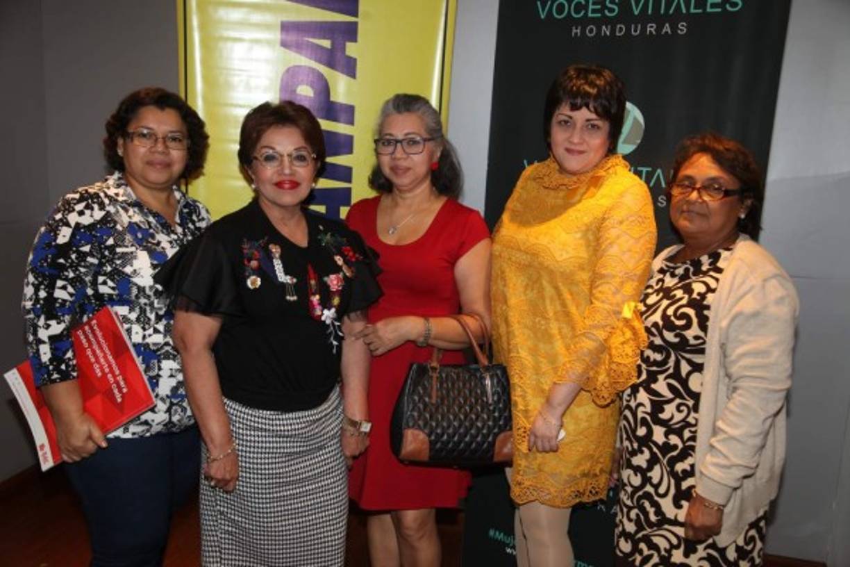 Edith Escobar, Santa Euceda, Isabel Santamaría, Mercedes Euceda y Bertha Fajardo.