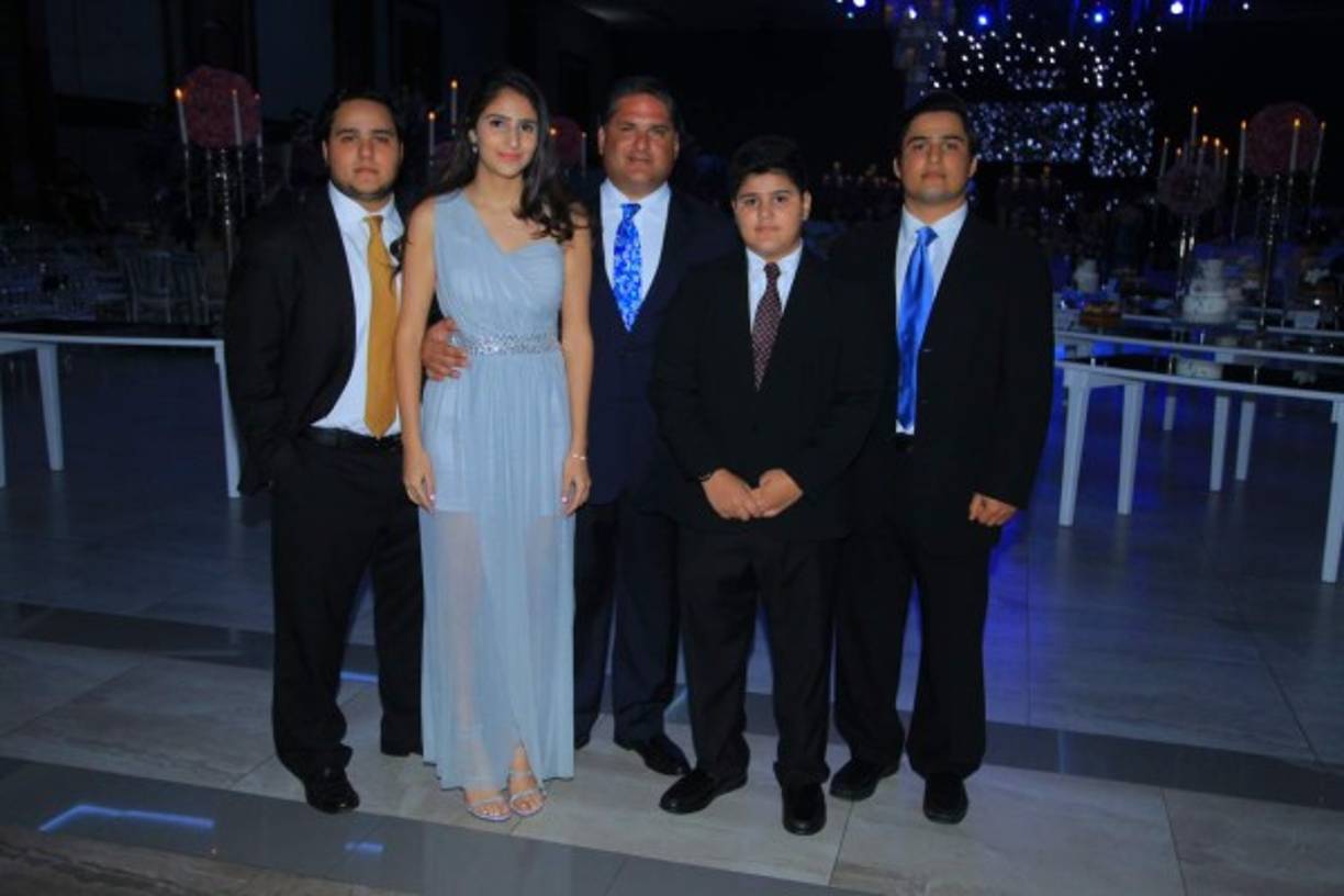 Christopher, Jessica, Basilio, Stefan y Basilio Fuschich.
