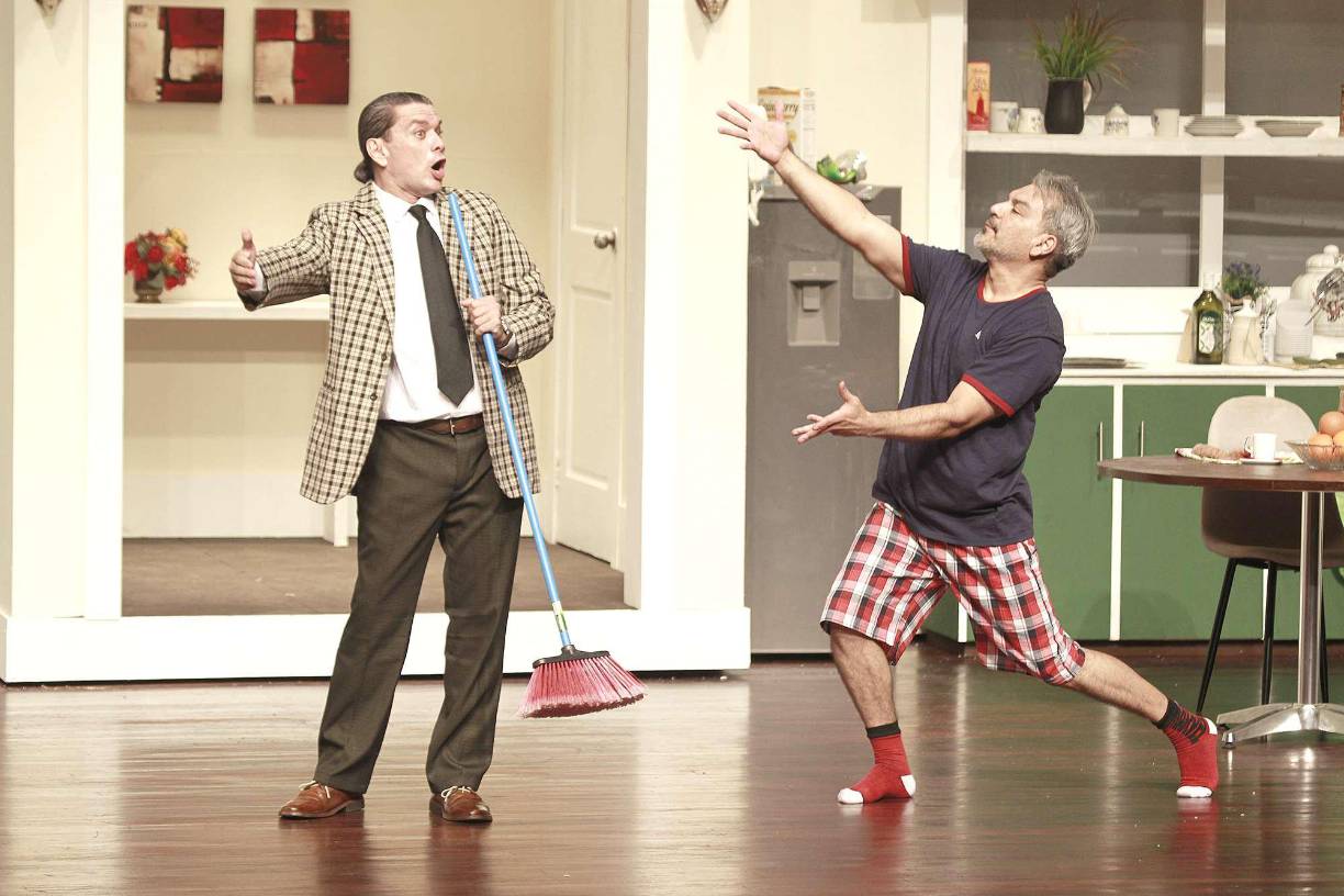 Según Meily Suyen Sánchez, directora y actriz de la producción, la trama de esta obra tiene algo de realidad; su producción fue difícil, pero divertida. “El proceso creativo fue relámpago, la montamos en un mes y una semana. El producto se verá cuando usted venga a verla, esta obra les va a encantar, aseguradas las risas”, expresó efusivamente. 