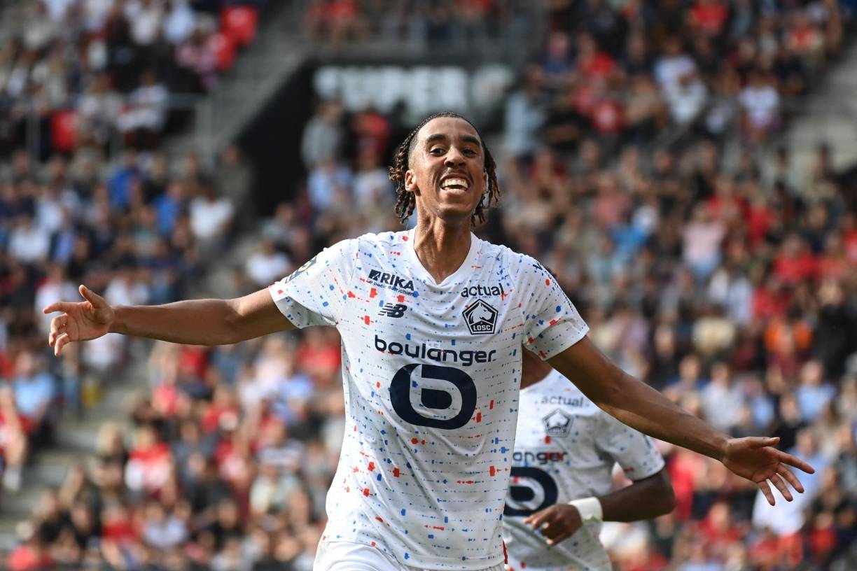 La salida de Leny Yoro del Lille se esperaba desde hace semanas, pero el destino no estaba tan claro, ya que el Real Madrid estaba interesado en sus servicios.