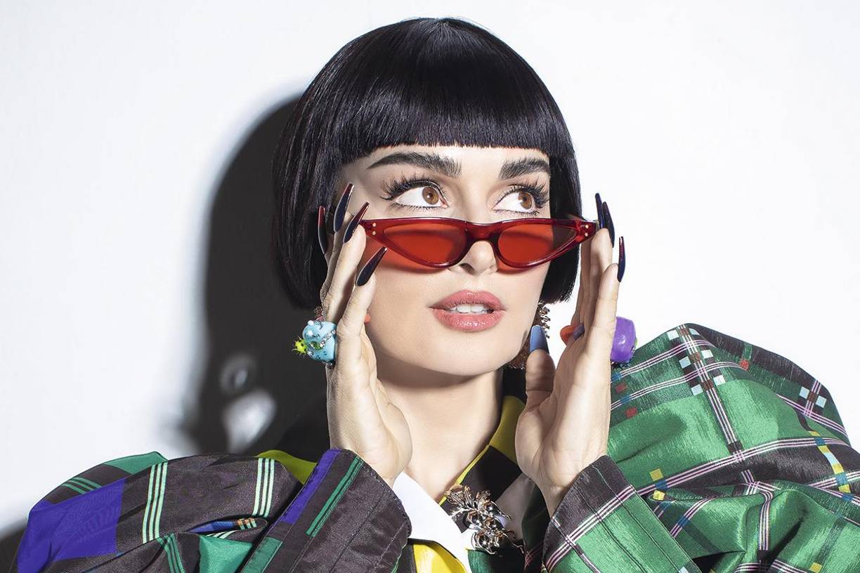 “Poncho anunció su separación dos semanas después de que salió de su casa porque sabe que tarde o temprano saldrá todo a la luz, aunque seguro va a decir que el amor se dio cuando ya estaba separado. Además, Ana le puso sus condiciones...Ana llegó a decirle que no iba a ocupar el papel de amante y que si quería estar con ella, tenía que separarse de Diana, así lo presionó para que dejara a su esposa”.