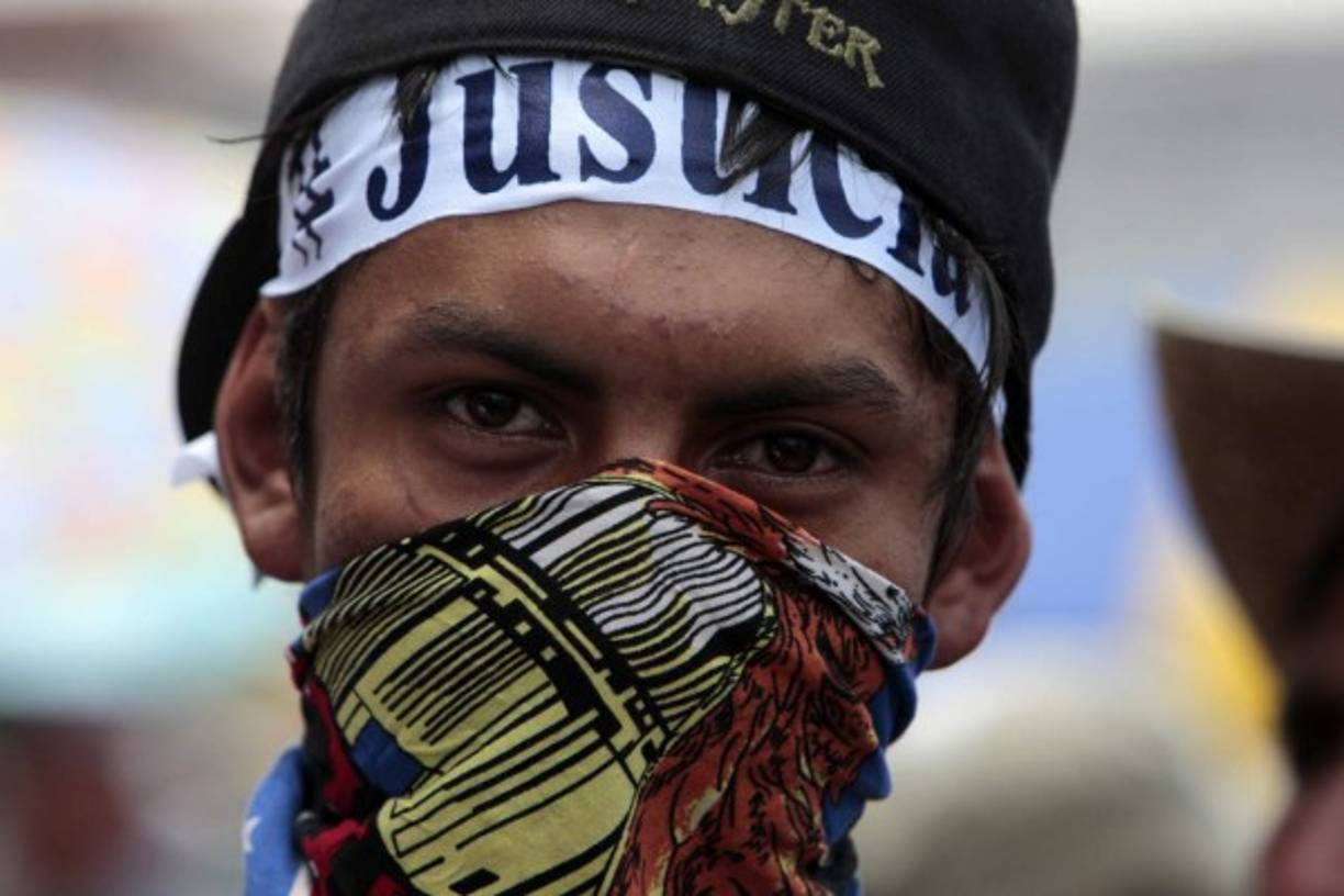 Miles de indígenas y campesinos guatemaltecos marcharon este miércoles para exigir la renuncia del presidente Otto Pérez, cuyo gobierno se encuentra acorralado por escándalos de corrupción.