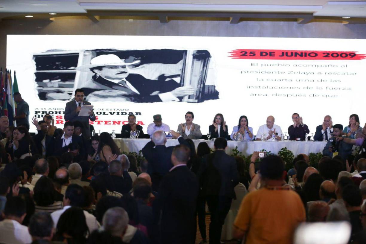 Señaló que la lucha del pueblo hondureño, por medio del Frente Nacional de Resistencia Popular (FNRP), que surgió el mismo día del golpe de Estado, del que es coordinador Zelaya y quien hoy asistió al evento, fue “un ejemplo” para América Latina y el Caribe.