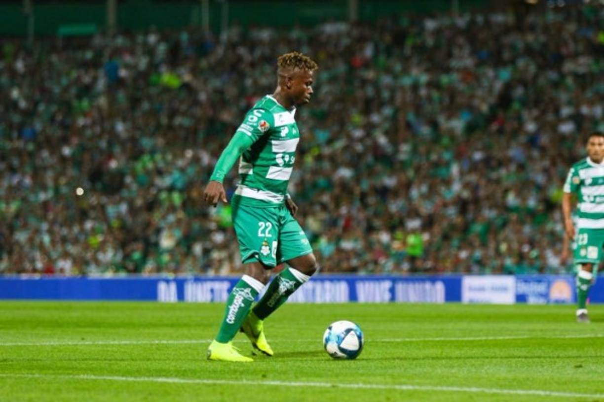 Déinner Quiñones: El colombiano será otra de las novedades en el 11 titular del Santos Laguna. Juega como volante por la banda izquierda.