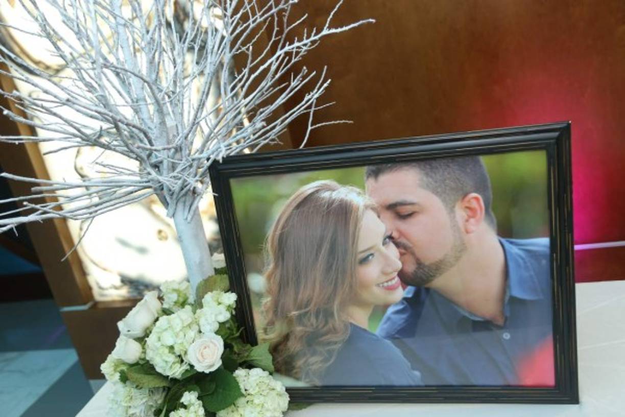 Un retrato de la pareja fue colocado en la entrada de la estancia.